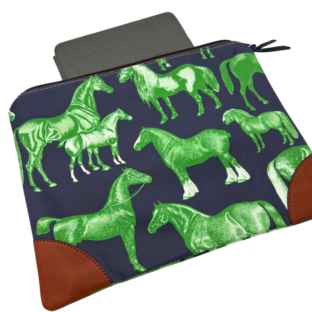 Stable Pouch Large in Equus