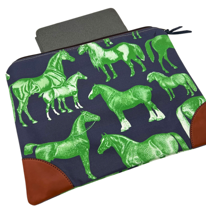 Stable Pouch Large in Equus