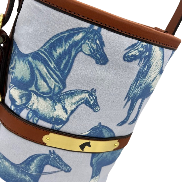 Stable Bucket Bag in Equus